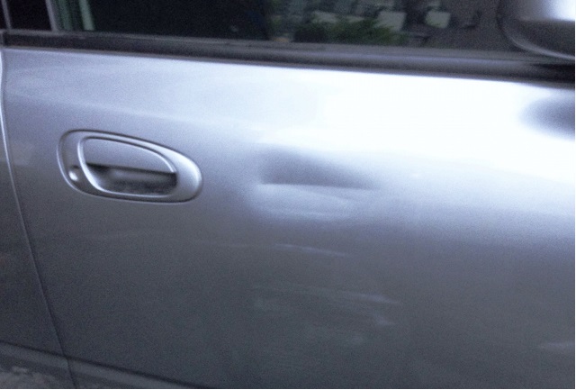 車のドアの傷
